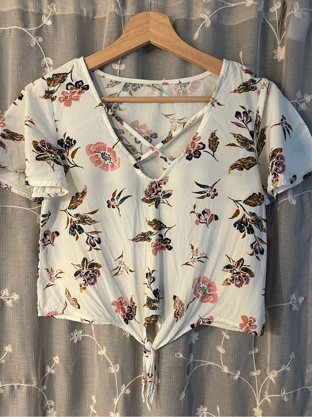 White Floral Tie-Front V-Neck Crop Top with Pink & Brown Flowers